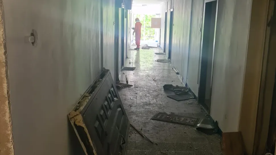 Explozie devastatoare într-un bloc din București. Zeci de locatari evacuați, se verifică dacă a fost afectată rezistența clădiri - FOTO/VIDEO