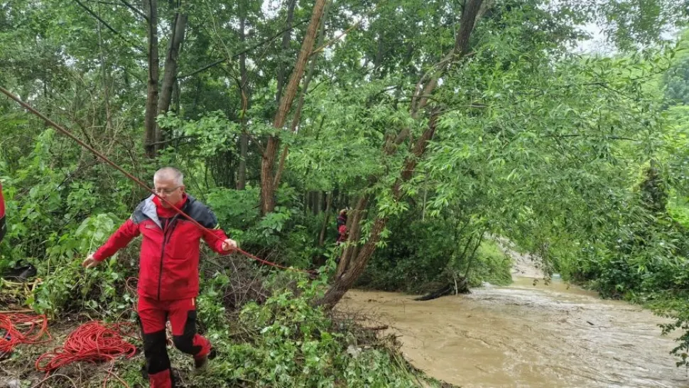 Un sfert din teritoriul României este sub pod portocaliu de inundații. Puhoaiele au făcut din nou ravagii în Gorj și Dolj - VIDEO