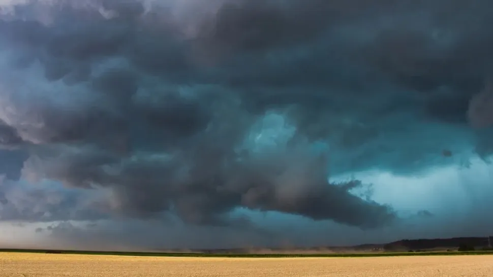 Cod ROȘU de furtuni violente. România, lovită de fenomene meteo extreme imediate - Harta zonelor vizate