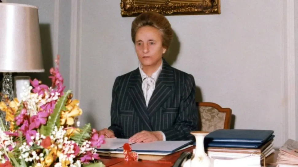 Cum o felicita Florin Piersic pe Elena Ceaușescu? Critic de film: Nu era obligat. Mihai Mărgineanu: Cred că e fals. Chiar dacă e reală, și eu aș fi făcut la fel