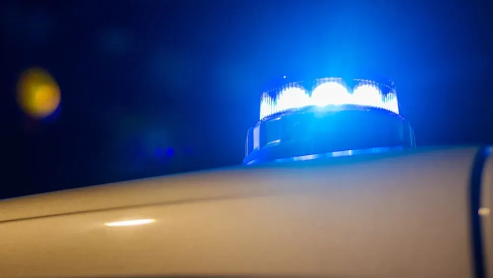 Simbolurile naziste alertează Poliția germană: Drapel cu svastică, arborat în locul steagului-curcubeu al diversității de gen