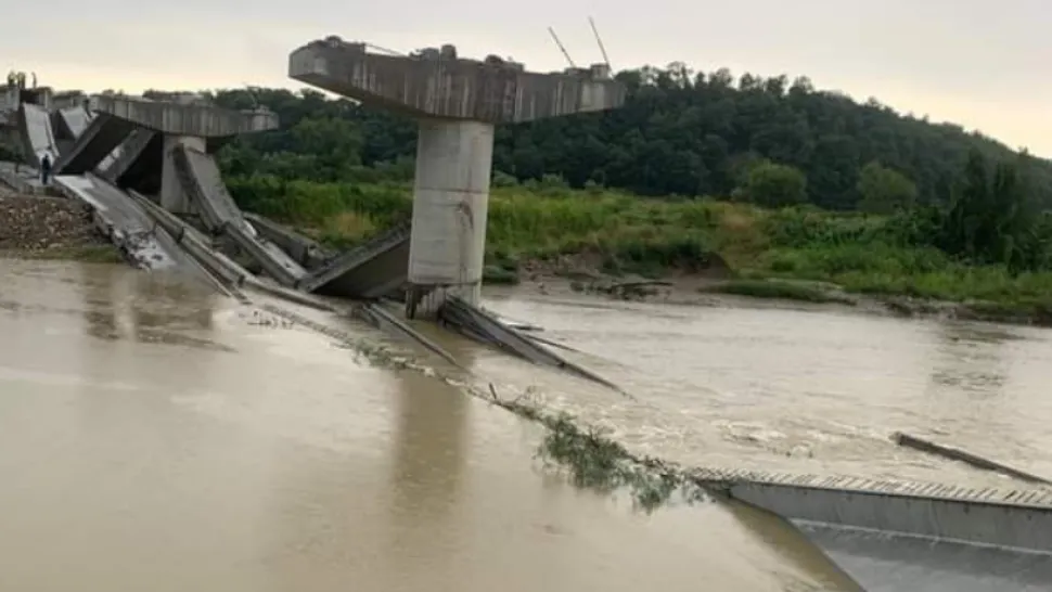 Grinzi prăbușite/ Captură foto Timp Online