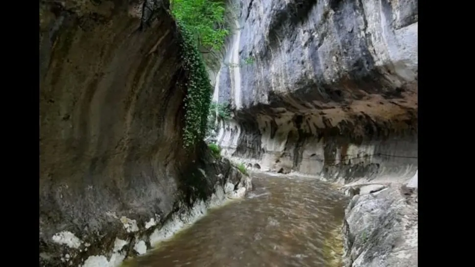 Cheile Băniței, din Hunedoara, închise din cauza alunecărilor de teren. Foto/FB