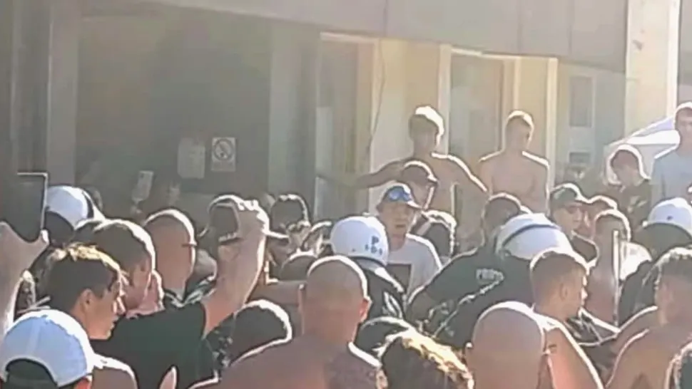Haos la o piscină din Polonia, după ce 4 migranți ar fi abuzat sexual mai multe minore Foto: Facebook/Bytomski Portal Informacyjny