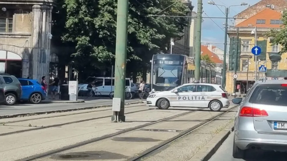 Incident șocant, într-un tramvai din Timișoara: o femeie a fost rănită după ce o bară de susținere s-a desprins