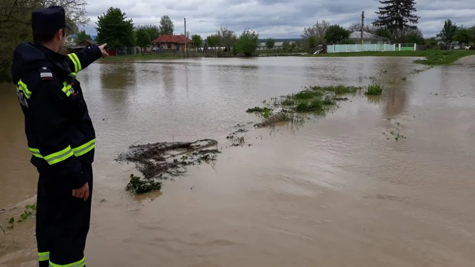 Cod galben de inundații pe râurile din mai multe județe. Foto/ISU