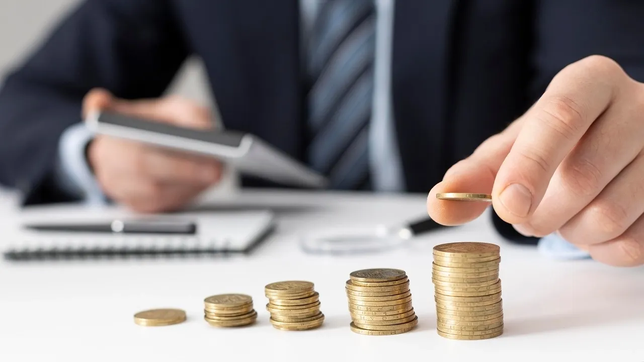 Românii sunt datori vânduți la bănci - Numărul celor care iau credite s-a TRIPLAT / Date oficiale