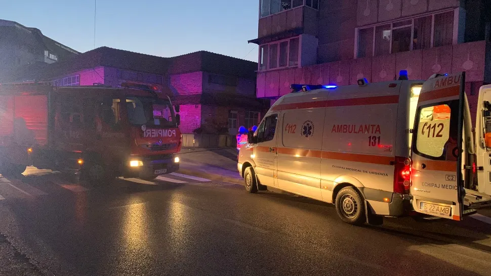 Explozie urmată de incendiu, la o pizzerie din Pașcani! Locatarii unui bloc întreg, evacuați - O persoană a fost rănită - FOTO
