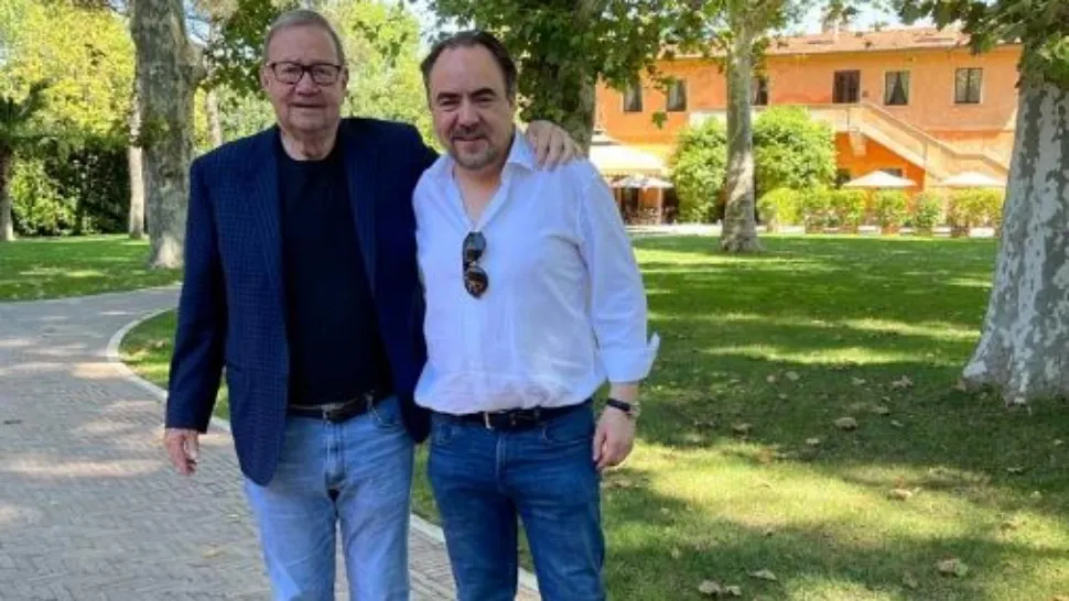 Milt Bearden (stînga) și Bobby Păunescu. Foto/Arhivă
