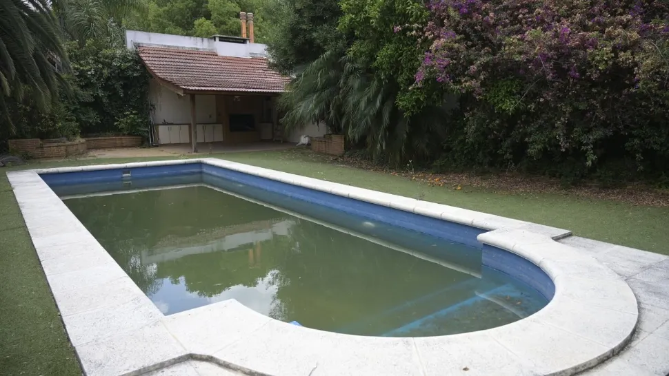 Avertisment pentru bolnavii de cancer. Ce riscă dacă fac baie în piscină sau in mare?