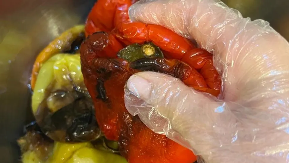 Cea mai bună soluție în bucătărie: Mănuși de plastic vs spălatul pe mâini - Obiceiul care vă poate îmbolnăvi grav
