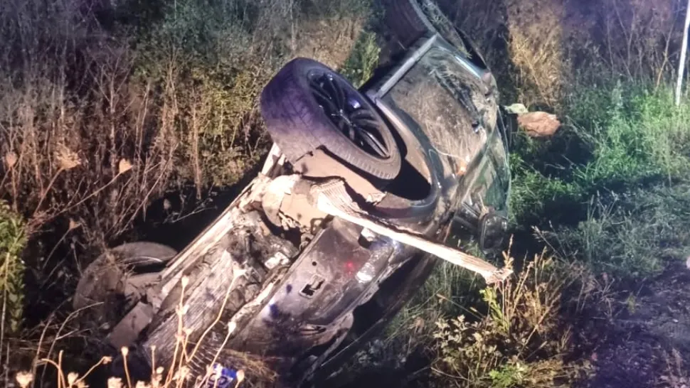 Accident cumplit la Ruja, Sibiu, cu 3 mașini implicate - Una dintre ele s-a răsturnat: 6 victime, inclusiv 3 copii, cu traumatisme