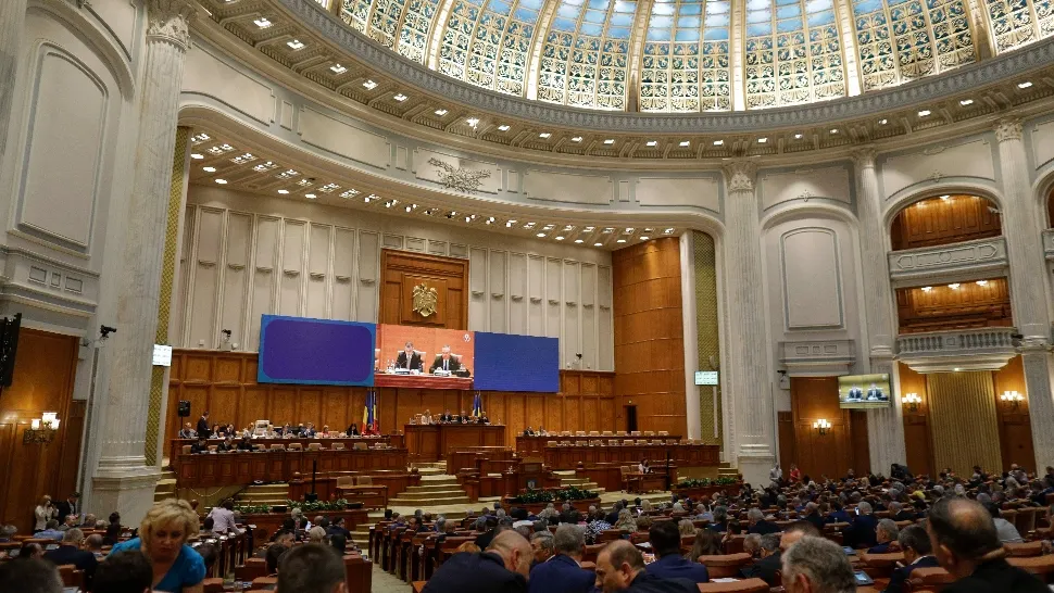 CCR a decis: Parlamentarii își recuperează pensiile speciale 
