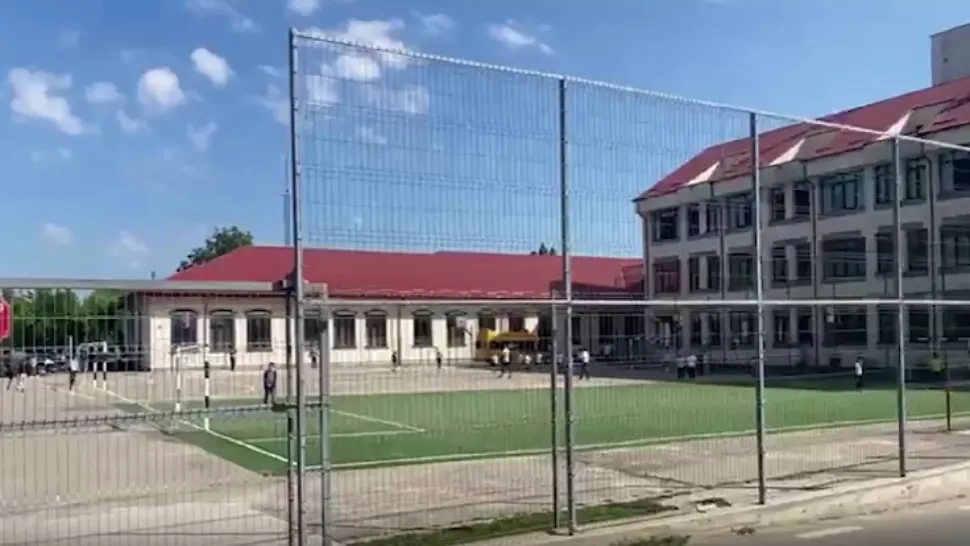 Deces fulgerător al unui elev de 16 ani. Băiatul a murit în curtea școlii, într-o pauză - Caz șocant la Sălaj / Captură foto