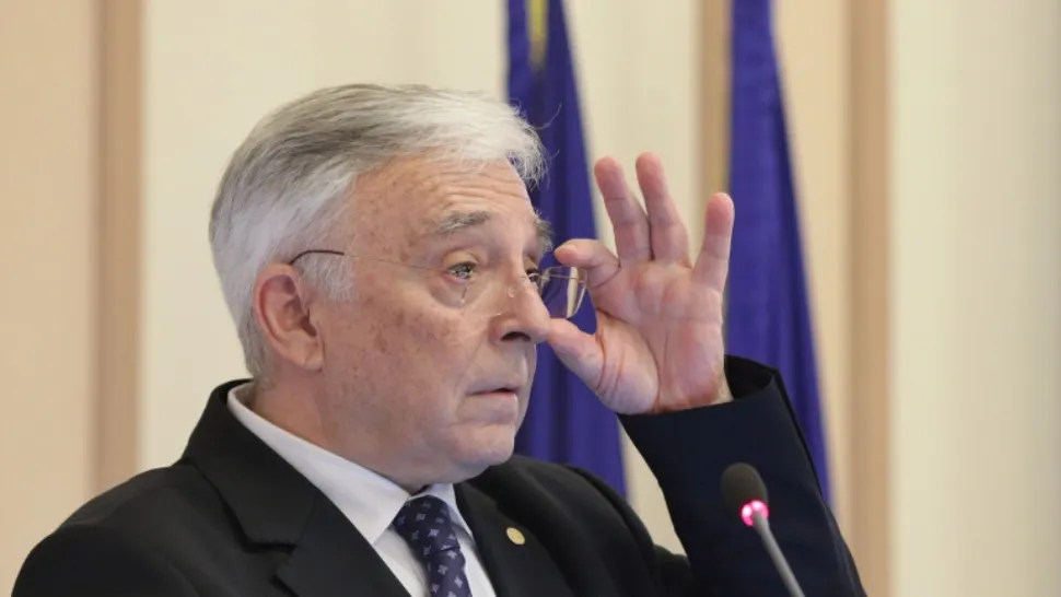 AUR caută președinte pentru 2024 - Guvernatorul BNR a fost curtat de Simion / Foto: INQUAM/Octav Ganea