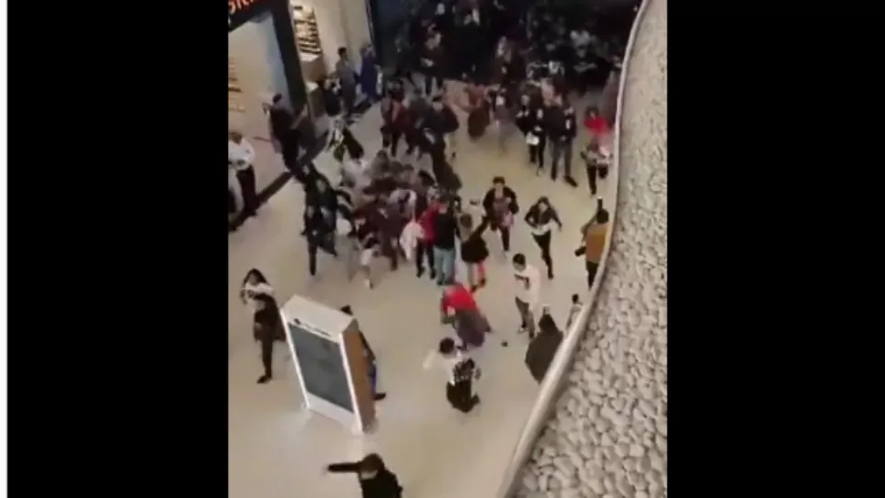 Haos și îmbulzeală la inaugurarea noului mall din Craiova