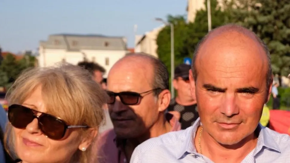 Rareș Bogdan în mijlocul mulțimii (Profimedia)