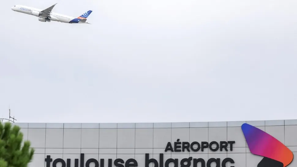 Alerte cu bombă la 14 aeroporturi din Franţa! 3 dintre ele au fost evacuate - Haosul persistă/ Profimedia