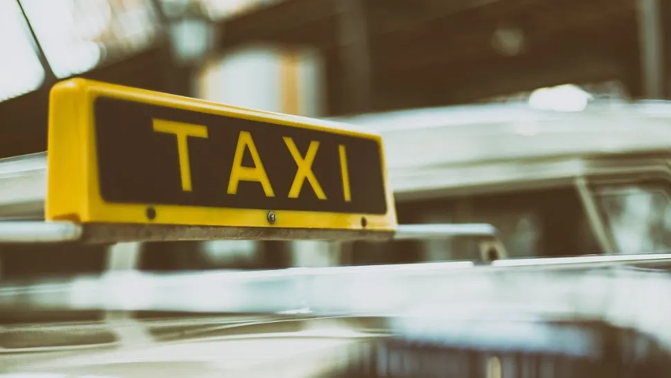 Taximetrist, bătut și jefuit, în centrul vechi al Capitalei - Atacatorul a furat 5000 de lei