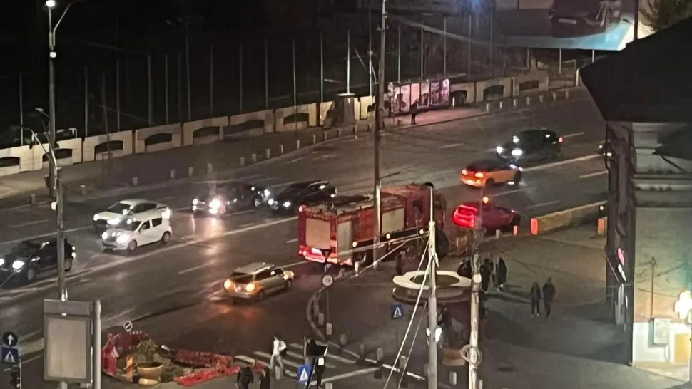Incident grav la stația de metrou Tineretului. O persoană a căzut pe șine! - Posibilă tentativă de suicid