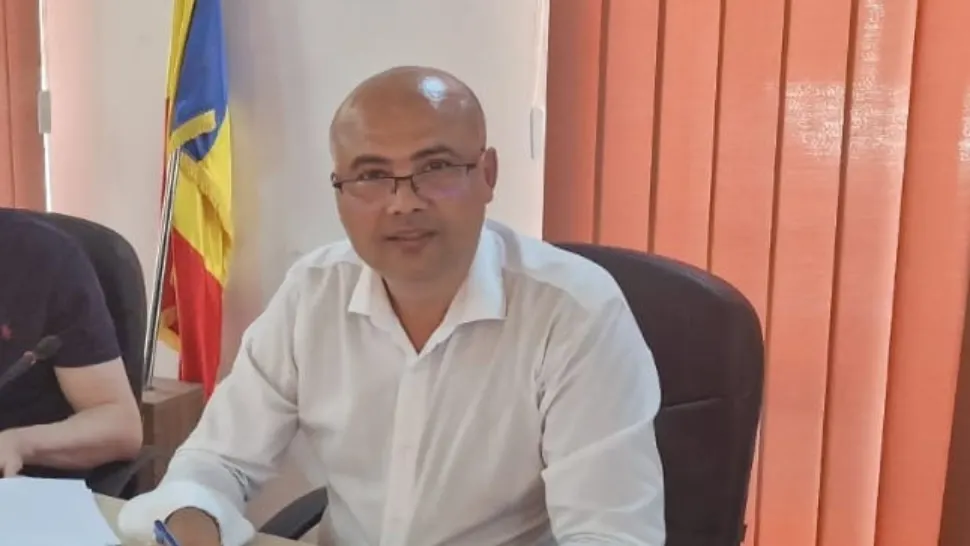 Scandal de proporții într-o primărie. Un edil și-a ieșit din minți și a încercat să dea afară un angajat