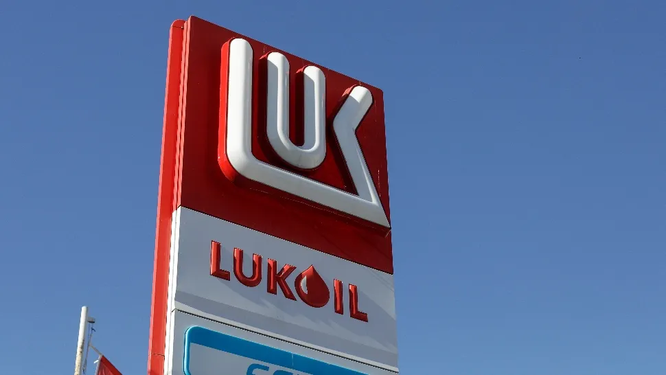 Zi decisivă pentru rafinăria Lukoil. În dezbatere la Guvern, actul normativ pentru propriul mecanismul de sancțiuni împotriva gigantului rus