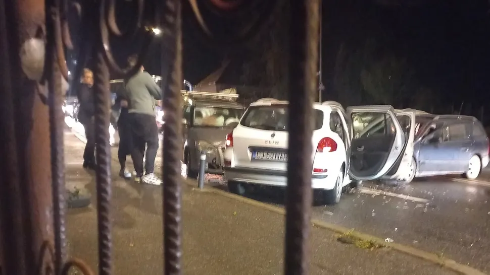 Trei mașini implicate în accident. 2 femei au fost rănite. Foto/Infotrafic Cluj