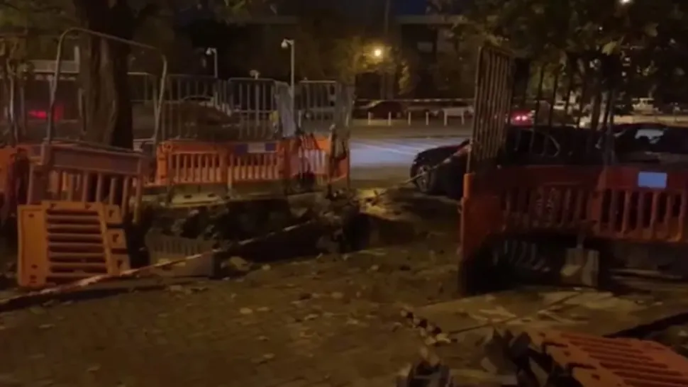 Groapa de pe bulevardul 1 Decembrie unde a căzut femeia. Foto/