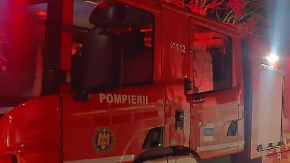 Acoperișul unei pensiuni din Harghita a luat foc! Intervin pompierii/ Arhivă foto