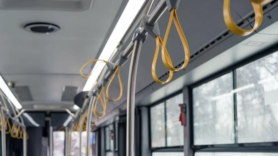 Alertă cu bombă în Capitală. Colet suspect, găsit într-un autobuz. Foto: Profimedia