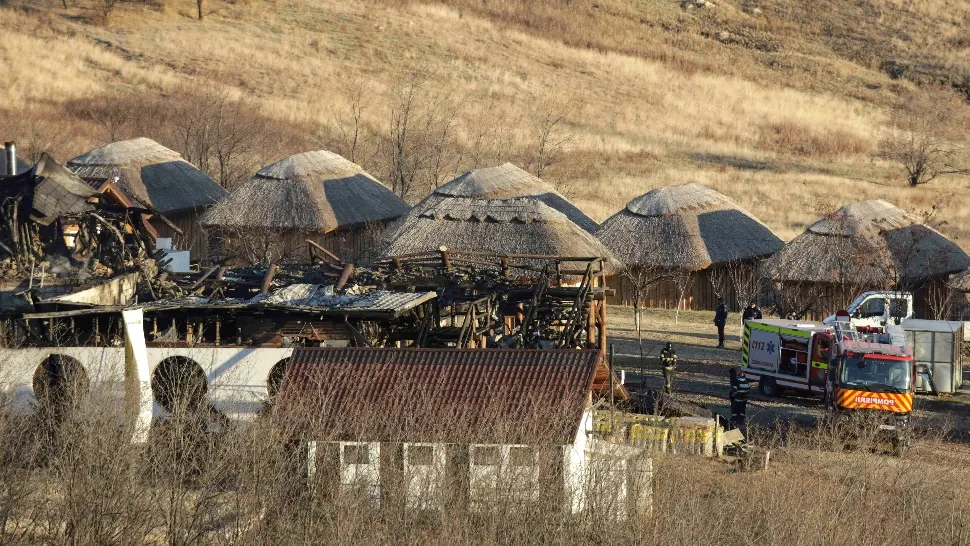 Ferma Dacilor nu avea autorizație de construire, nici aviz ISU, dar primise licența turistică. Foto: Inquam