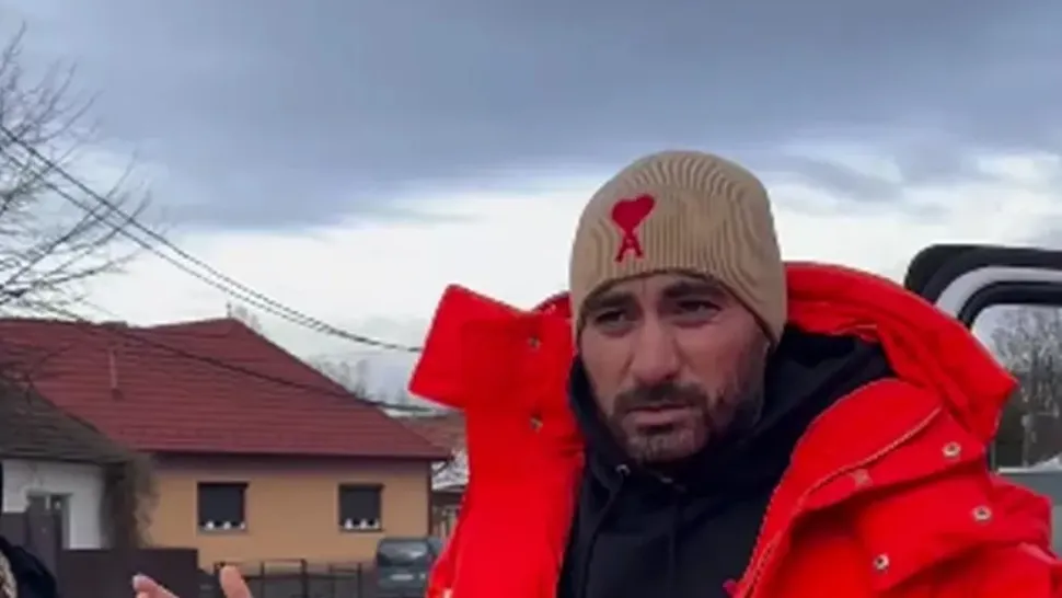 Pescobar s-a dat din nou în spectacol. Câți bani le-a oferit colindătorilor? - VIDEO