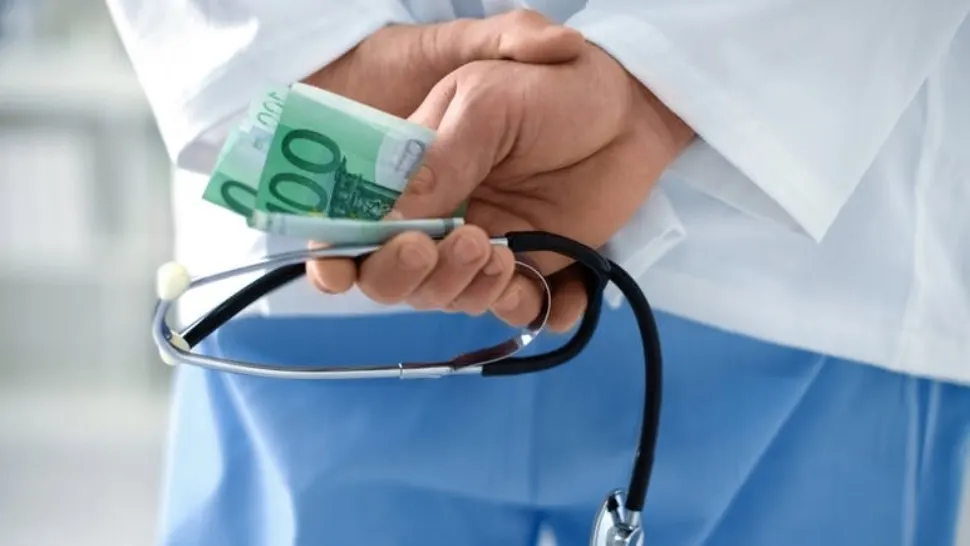 Bolnavi de corupție: mită de până la 15.000 de euro pentru un post la spitalul din Botoșani - 11 persoane au fost reținute