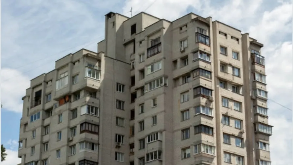 Amenzi colosale pentru românii care stau la bloc. Locatarii, obligați să facă asta zilnic