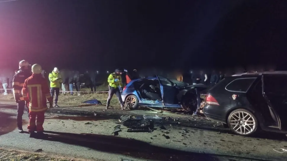 Accident grav în localitatea Burusceni, Suceava. Un om a murit, alți 3 sunt grav răniți. Foto/ISU