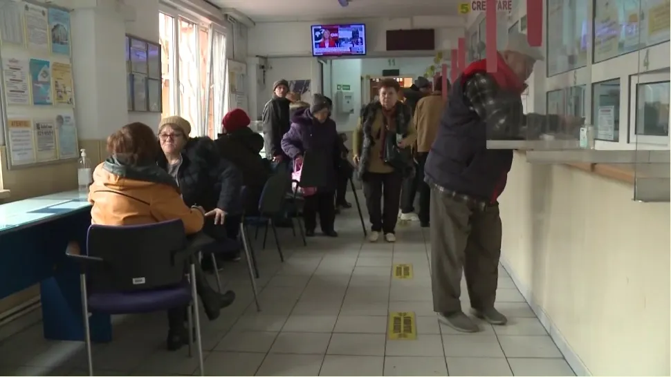Pe final de an, oamenii se înghesuie să plătească impozitele. Foto: Captură YouTube