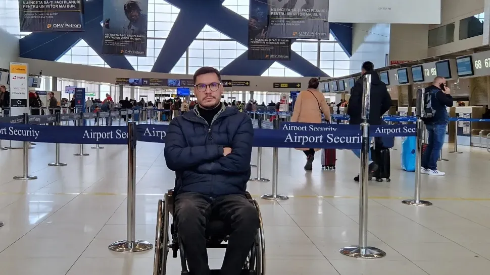 Un fost sportiv imobilizat în scaun cu rotile, refuzat la îmbarcare de TAROM. Ce i-a răspuns compania?
