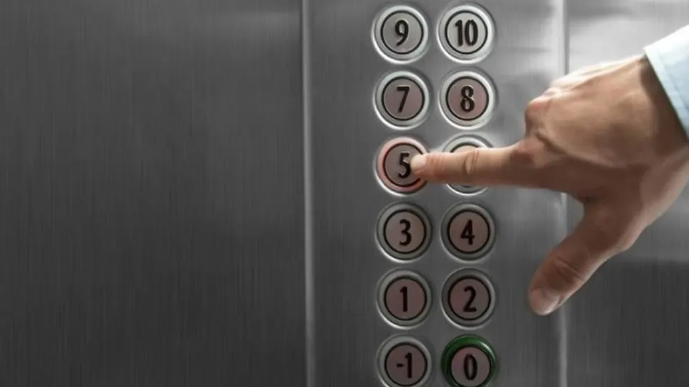 O pacientă de la Spitalul din Slatina a murit în liftul blocat. Managerul spitalului a cerut mușamalizarea cazului
