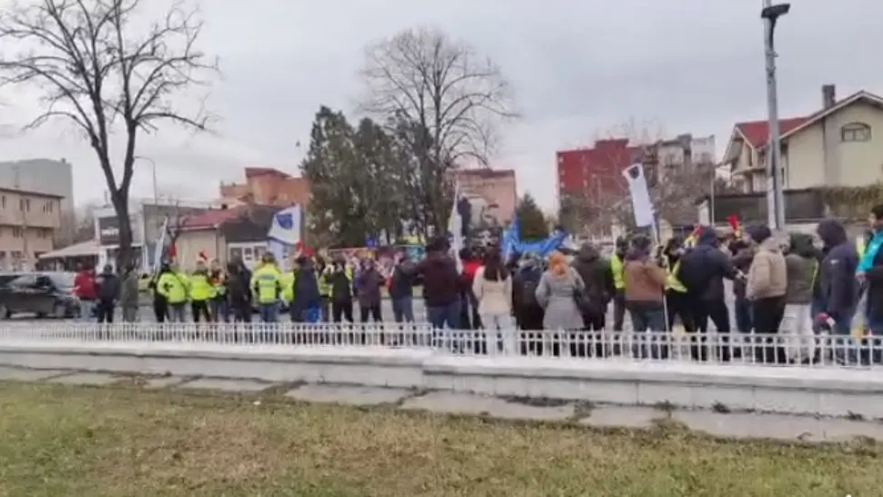 Polițiștii protestează în fața IPJ Constanța. Foto: Facebook