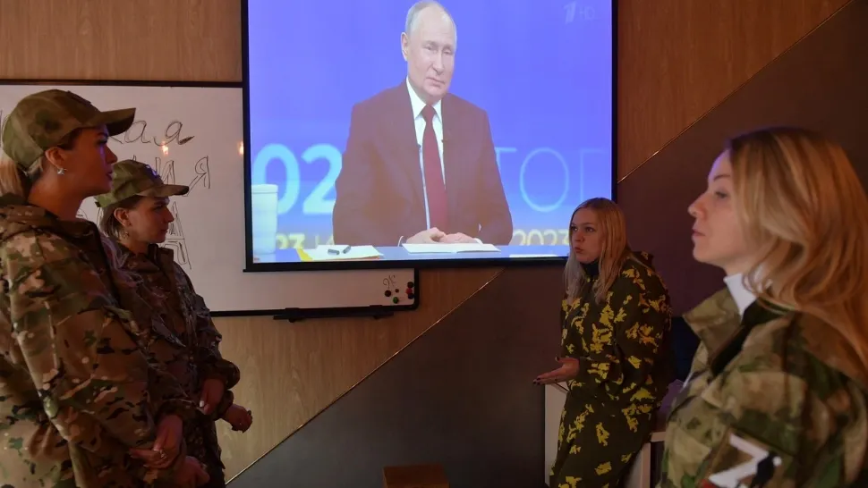 Putin "le curtează" pe rusoaice. Sunt "imensa rezervă a țării". Ce planuri are liderul de la Kremlin?