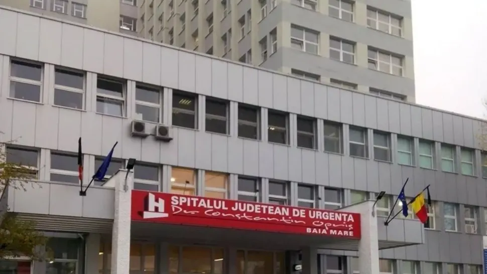 Femeie umilită la spitalul din Baia Mare. A fost externată în șlapi și halat, cu copilul nou-născut în brațe