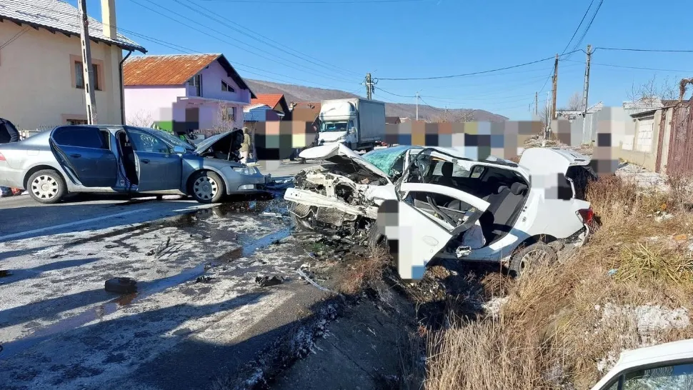 Directorul aeroportului din Sibiu, implicat într-un accident mortal la Drăganu, judeţul Argeş. Bărbatul ar fi adormit la volan