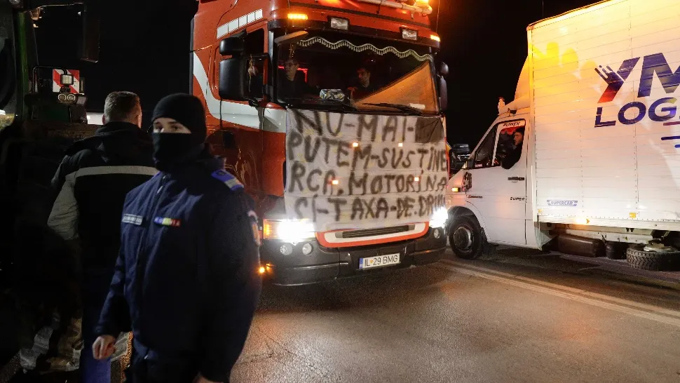 Protestele continuă. Fermierii şi transportatorii cer aviz pentru a manifesta în Piaţa Victoriei/ INQUAM Photos /George Calin