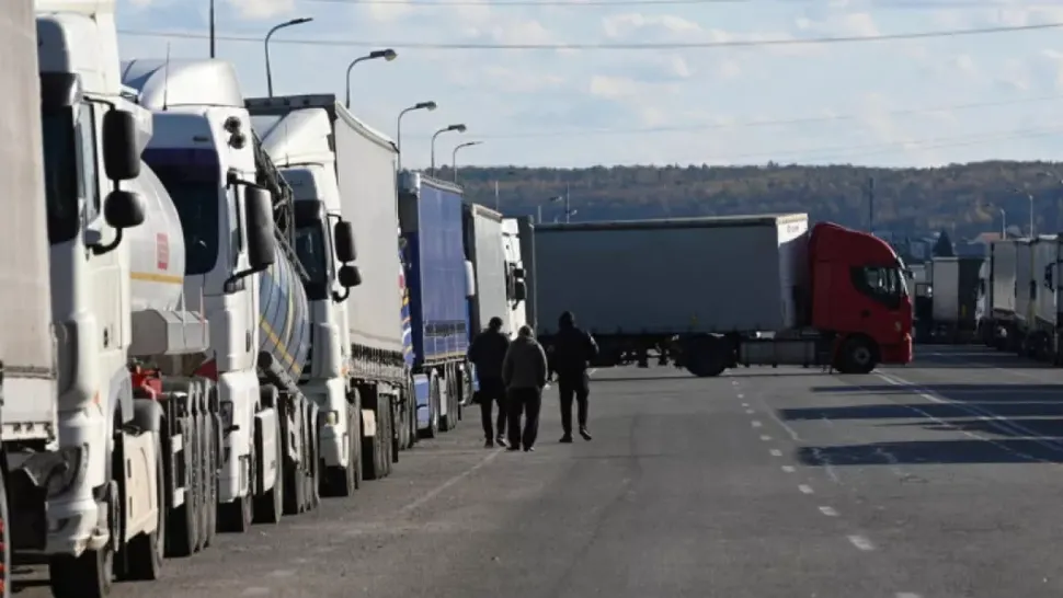Trafic blocat în Vama SIRET, protestatarii nu mai lasă TIR-urile ucrainene să treacă. Blocaj parțial în zona Afumați, la intrarea în București- LIVE TEXT