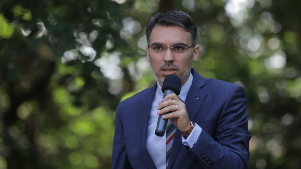 Cozmin Gușă: Omul Negru al Zilei, Remus Ștefureac. Al doilea ”Remus” al lui Kavalec. ”Ne batem joc de meserie, c-așa vor americanii!”