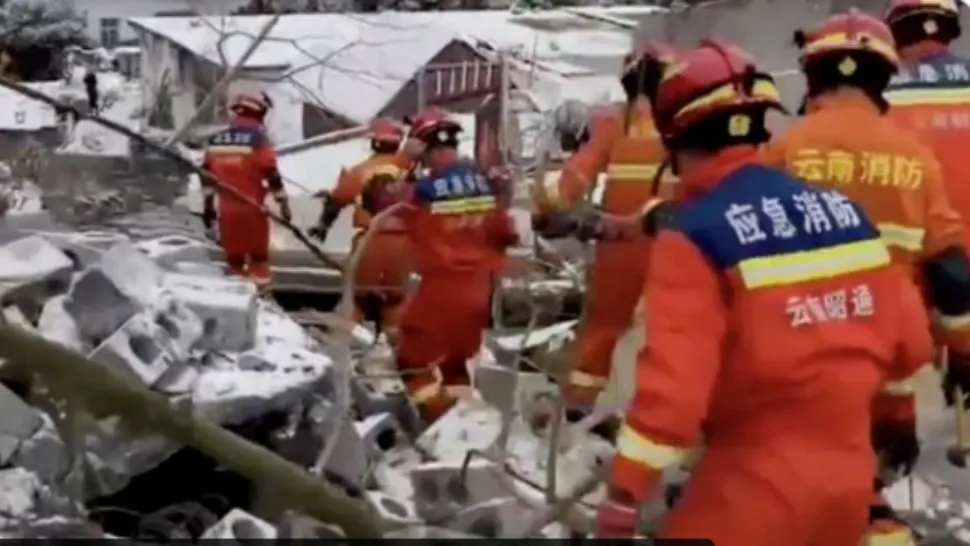 Cel puțin 47 de persoane, îngropate de o alunecare de teren, într-o provincie din sud-vestul Chinei/ Captură video