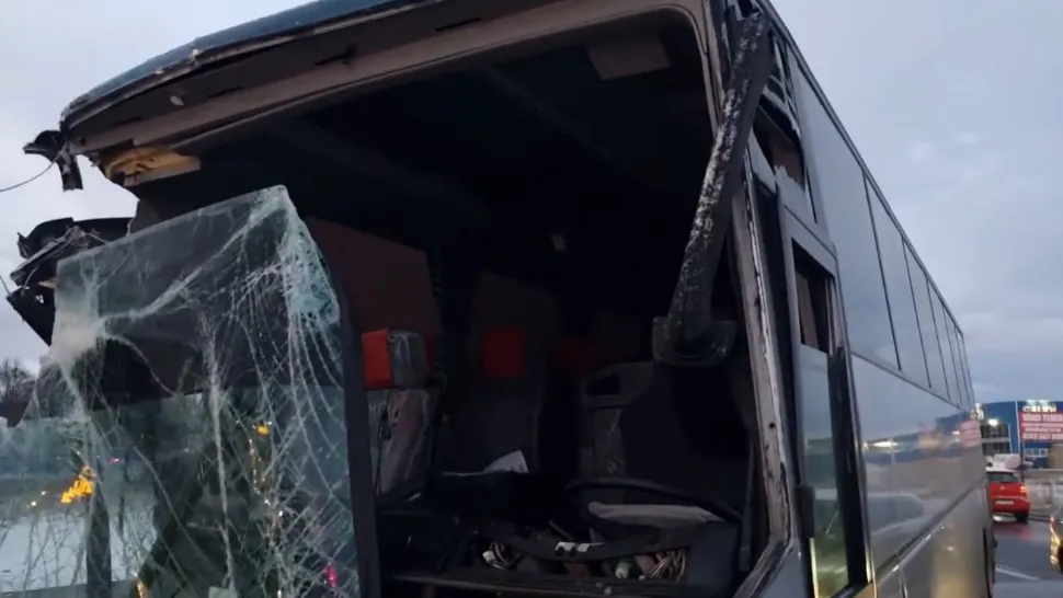 Accident cu doua autobuze