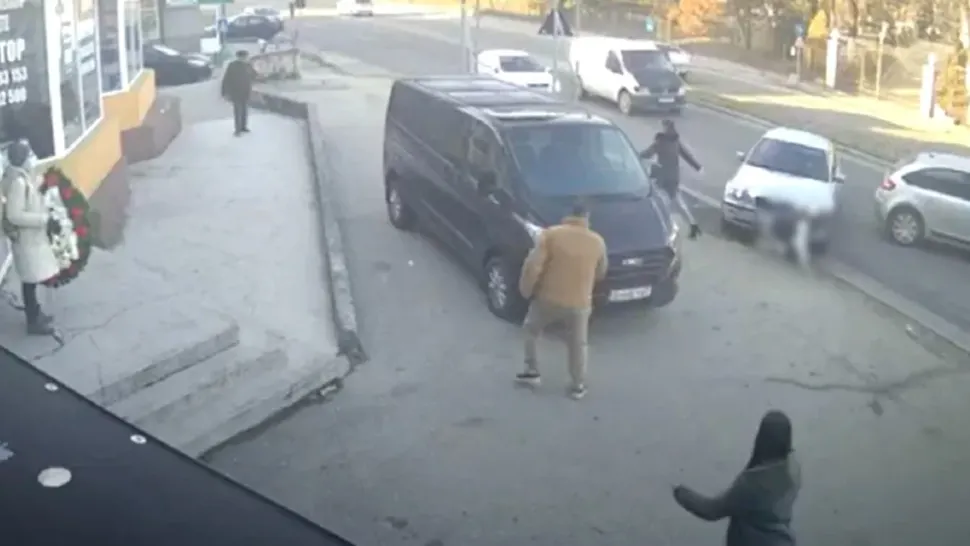 Bărbatul care și-a călcat rivalul cu mașina contestă arestul. Cum a explicat gestul șocant