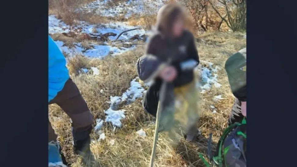Fata a fostă găsită cu degerături și zgârieturi, dar starea generală era bună. Foto/Poliția