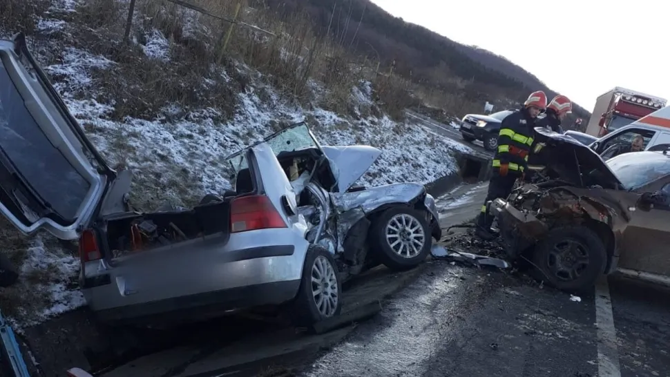 Accident grav, în Cluj, la Gilău: un mort și doi răniți, după un impact frontal violent. Șoferul vinovat NU avea permis